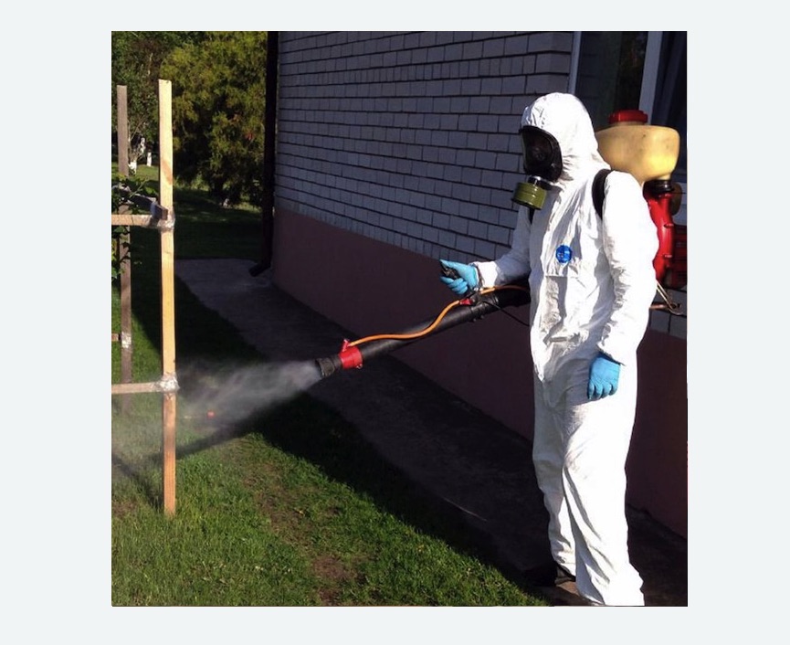 травля клещей на участке в Среднеколымске